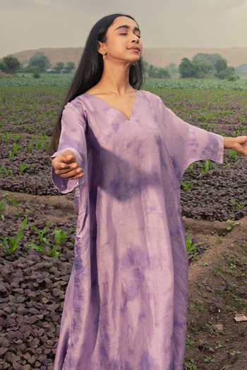 Buy_Inkpikle_Lavender Silk V-neck Hand Spun Mulberry Kaftan _Online_at_Aza_Fashions
