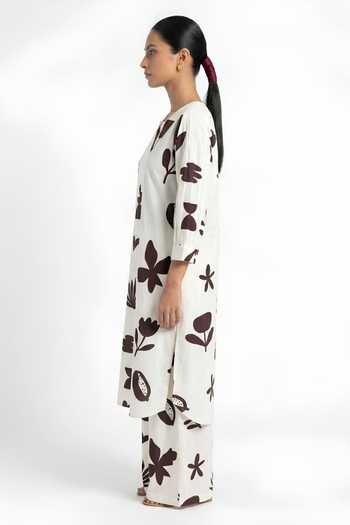 Poppi Black Bemberg, Silk V-neck, Yes Floral Print Kurta And Pant Set Online at Aza Fashions Poppi_Black Bemberg, Silk V-neck, Yes Floral Print Kurta And Pant Set _Online_at_Aza_Fashions