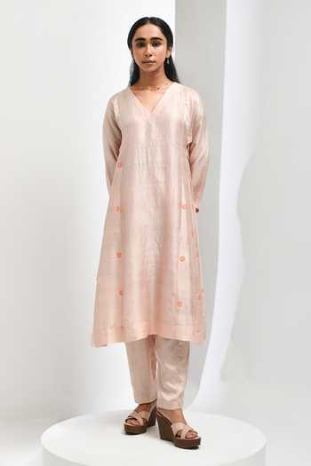 Buy_Inkpikle_Peach Silk V-neck Hand Print Kurta With Pant _Online_at_Aza_Fashions