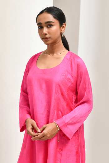 Inkpikle Fuchsia Silk Scoop Neck, Yes Hand Spun Mulberry Kurta Set at Aza Fashions Inkpikle_Fuchsia Silk Scoop Neck, Yes Hand Spun Mulberry Kurta Set _at_Aza_Fashions