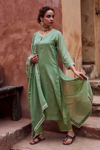 Karaj Jaipur Green Muslin, Kota Doria, Cotton Keyhole Neck Embroidered Straight Kurta Set at Aza Fashions Karaj Jaipur_Green Muslin, Kota Doria, Cotton Keyhole Neck Embroidered Straight Kurta Set _at_Aza_Fashions
