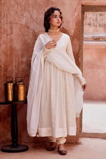 Shop Karaj Jaipur Off White Cotton, Muslin, Kota Doria V-neck Mul Anarkali Set Online at Aza Fashions Shop_Karaj Jaipur_Off White Cotton, Muslin, Kota Doria V-neck Mul Anarkali Set _Online_at_Aza_Fashions