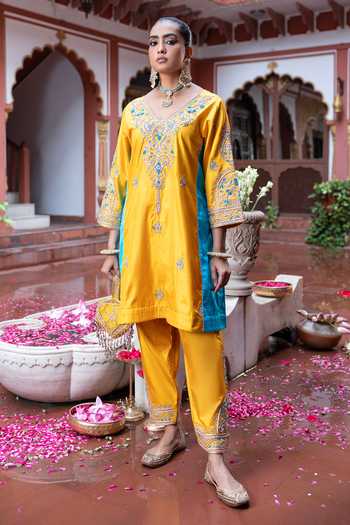 Buy_Tarrz_Yellow Silk V-neck Hand Embroidered Pure Kurta And Pant Set _Online_at_Aza_Fashions