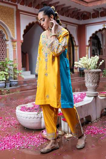 Tarrz_Yellow Silk V-neck Hand Embroidered Pure Kurta And Pant Set _at_Aza_Fashions