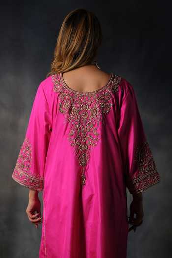 Buy_Tarrz_Pink Silk Scoop Neck, Yes Embroidered Bangalore Kurta And Pant Set _Online_at_Aza_Fashions