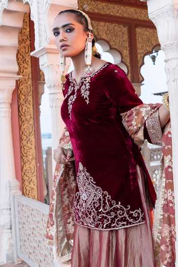 Buy_Tarrz_Maroon Silk, Tissue, Velvet V-neck Hand Embroidered Kurta Set _Online_at_Aza_Fashions