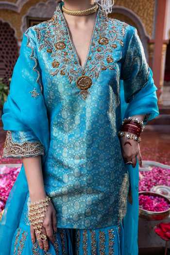 Buy_Tarrz_Turquoise Silk, Brocade, Georgette, Organza V-neck Hand Embroidered Kurta Set _Online_at_Aza_Fashions
