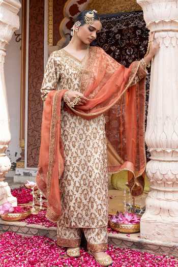 Tarrz Zardozi Embroidered Kurta Set 