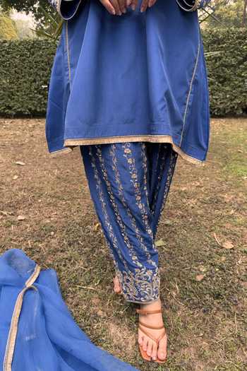 Buy_Tarrz_Blue Crepe, Organza Round Neck Hand Embroidered Kurta Set _Online_at_Aza_Fashions