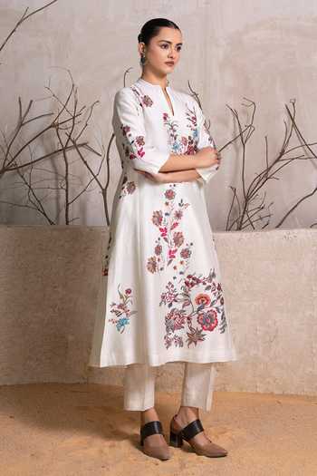 Buy_Haute Mess_Ivory Silk, Chanderi Mandarin Collar, Yes Print Tunic And Pant Set _Online_at_Aza_Fashions