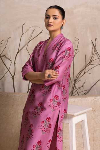 Haute Mess_Pink Silk, Chanderi V-neck Print Kurta And Pant Set _Online_at_Aza_Fashions