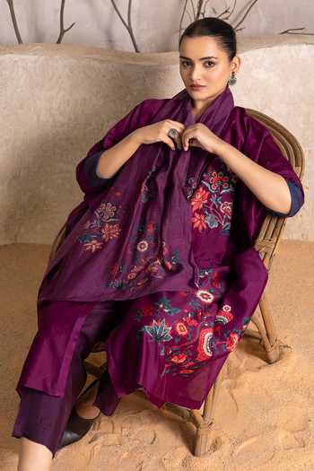 Buy_Haute Mess_Wine Silk, Chanderi Mandarin Collar Floral Pattern Kaftan Set 
