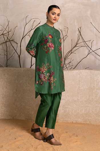 Haute Mess_Green Silk, Chanderi Mandarin Collar Printed Tunic Set _at_Aza_Fashions