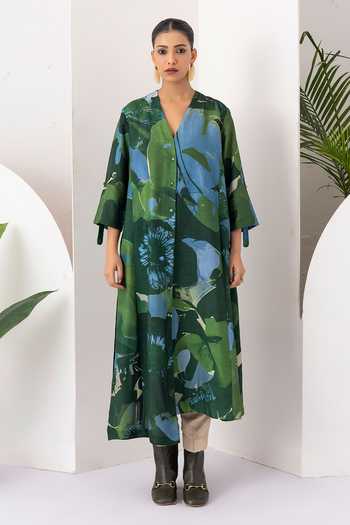 Shop_Haute Mess_Green Silk, Chanderi V-neck, Yes Printed Kurta Set _Online_at_Aza_Fashions