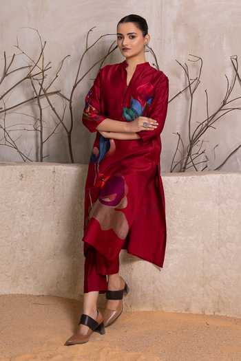 Haute Mess_Red Silk, Chanderi Mandarin Collar Leaf Print Kurta And Pant Set _at_Aza_Fashions