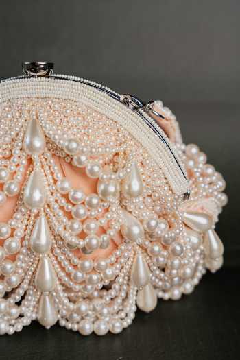 Nayaab By Sonia Pink Oyster Frame Clutch at Aza Fashions Nayaab By Sonia_Pink Oyster Frame Clutch _at_Aza_Fashions