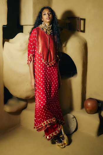 5elements Prisha Embellished Kurta Set 