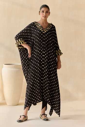 5elements_Black Satin, Modal V-neck, Yes Daksha Polka Dot Pattern Kurta Set _Online_at_Aza_Fashions