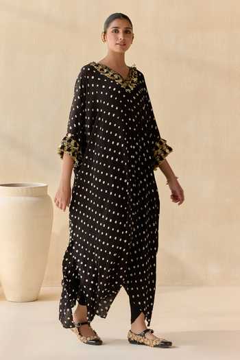 Buy_5elements_Black Satin, Modal V-neck, Yes Daksha Polka Dot Pattern Kurta Set _Online_at_Aza_Fashions