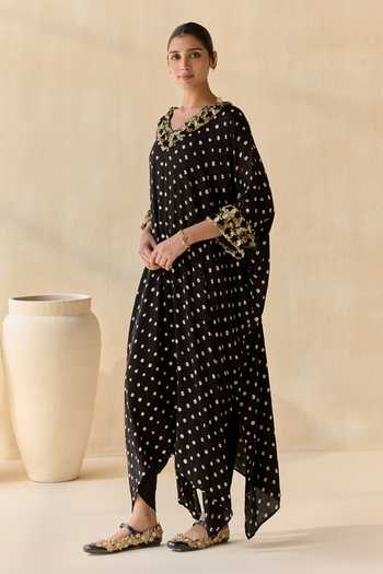 Shop_5elements_Black Satin, Modal V-neck, Yes Daksha Polka Dot Pattern Kurta Set _Online_at_Aza_Fashions