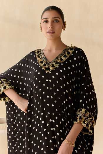 Buy_5elements_Black Satin, Modal V-neck, Yes Daksha Polka Dot Pattern Kurta Set 