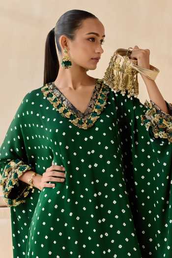 Shop_5elements_Green Satin, Modal V-neck Daksha Polka Dot Pattern Kurta Set 