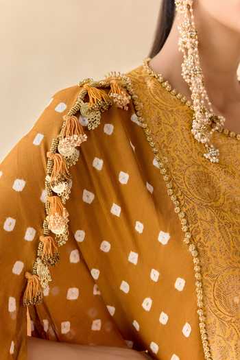 Buy_5elements_Mustard Satin, Modal Round Neck Ayantika Bandhani Inspired Kurta Set 