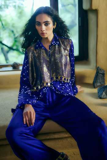 Buy 5elements Blue Satin, Modal Collared Neck, Yes Pavitra Bandhani Kurta Set Buy_5elements_Blue Satin, Modal Collared Neck, Yes Pavitra Bandhani Kurta Set