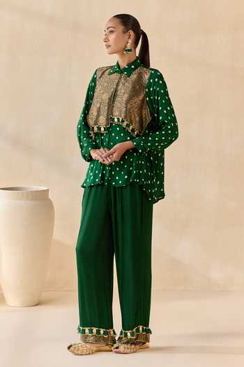Buy 5elements Green Satin, Modal Collared Neck Pavitra Bandhani Inspired Kurta Set Online at Aza Fashions Buy_5elements_Green Satin, Modal Collared Neck Pavitra Bandhani Inspired Kurta Set _Online_at_Aza_Fashions