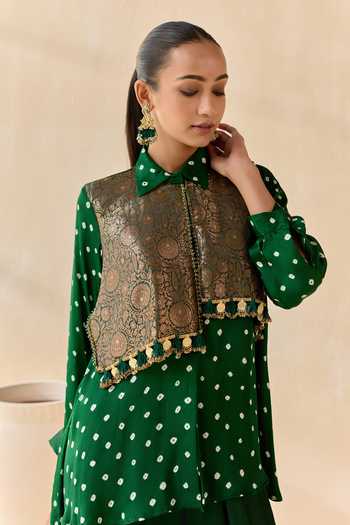 Shop 5elements Green Satin, Modal Collared Neck Pavitra Bandhani Inspired Kurta Set Online at Aza Fashions Shop_5elements_Green Satin, Modal Collared Neck Pavitra Bandhani Inspired Kurta Set _Online_at_Aza_Fashions