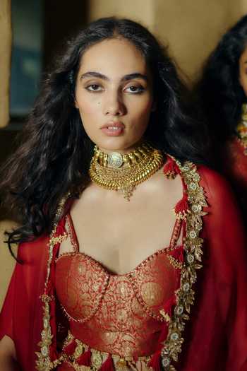 Shop 5elements Red Satin, Modal Sweetheart Neck Aishani Embroidered Cape Lehenga Set Online at Aza Fashions Shop_5elements_Red Satin, Modal Sweetheart Neck Aishani Embroidered Cape Lehenga Set _Online_at_Aza_Fashions