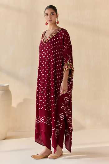 5elements_Maroon Modal, Satin V-neck Daksha Polka Dot Pattern Kaftan Set _Online_at_Aza_Fashions