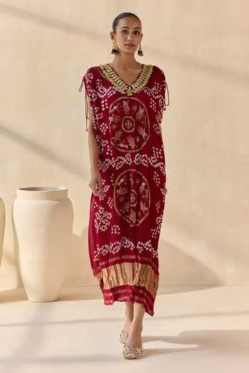 Buy 5elements Maroon Satin, Modal V-neck Neelanshi Bandhani Kaftan Online at Aza Fashions Buy_5elements_Maroon Satin, Modal V-neck Neelanshi Bandhani Kaftan _Online_at_Aza_Fashions