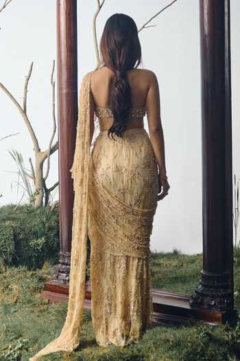 House of arshiyaa Embellished Chantilly Lace Pre-Draped Saree Set 