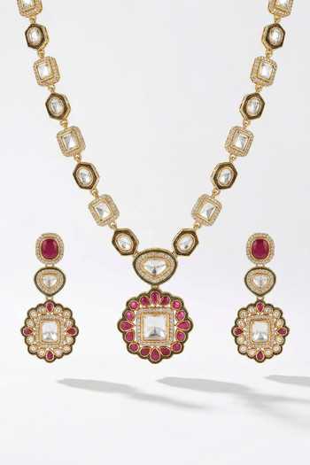 Buy_Tussya_Gold Plated Floret Pendant Necklace And Earrings Set 
