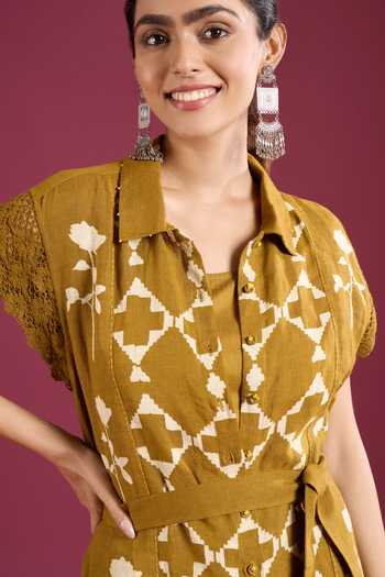 Arcvsh By Pallavi Singh Green Linen Collared Neck Printed Shirt Kurta at Aza Fashions Arcvsh By Pallavi Singh_Green Linen Collared Neck Printed Shirt Kurta _at_Aza_Fashions