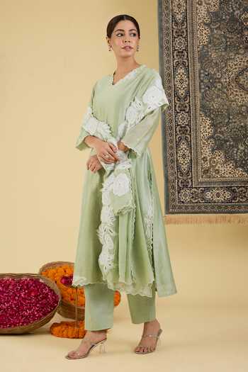 Shop BAIDEHI Green Chanderi V-neck, Yes Embroidered Dupatta And Kurta Set Online at Aza Fashions Shop_BAIDEHI_Green Chanderi V-neck, Yes Embroidered Dupatta And Kurta Set _Online_at_Aza_Fashions