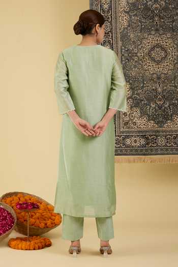 BAIDEHI Embroidered Dupatta & Kurta Set 