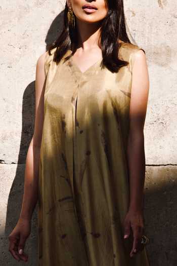 Buy Jasmine Bains Gold Silk V-neck Eco Print Mulberry Kaftan Online at Aza Fashions Buy_Jasmine Bains_Gold Silk V-neck Eco Print Mulberry Kaftan _Online_at_Aza_Fashions