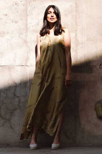Shop Jasmine Bains Gold Silk V-neck Eco Print Mulberry Kaftan Online at Aza Fashions Shop_Jasmine Bains_Gold Silk V-neck Eco Print Mulberry Kaftan _Online_at_Aza_Fashions