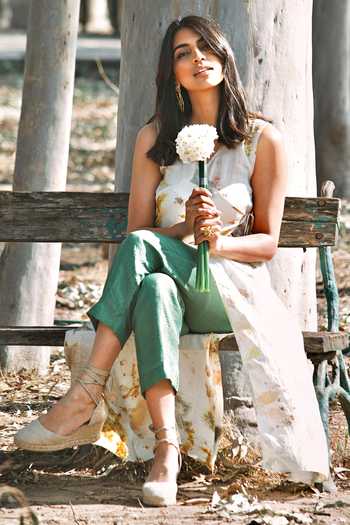 Buy Jasmine Bains Ivory Silk V-neck Eco Print Kurta Set Online at Aza Fashions Buy_Jasmine Bains_Ivory Silk V-neck Eco Print Kurta Set _Online_at_Aza_Fashions