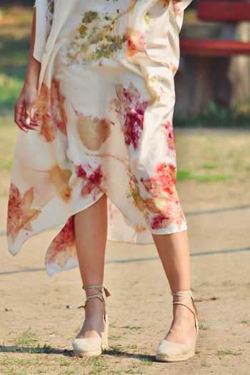 Jasmine Bains Ivory Silk Split V-neck Mulberry Eco Print Kaftan Online at Aza Fashions Jasmine Bains_Ivory Silk Split V-neck Mulberry Eco Print Kaftan _Online_at_Aza_Fashions