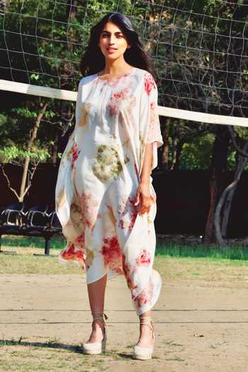Shop Jasmine Bains Ivory Silk Split V-neck Mulberry Eco Print Kaftan Online at Aza Fashions Shop_Jasmine Bains_Ivory Silk Split V-neck Mulberry Eco Print Kaftan _Online_at_Aza_Fashions