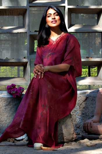 Jasmine Bains Pink Silk V-neck Eco Print Mulberry Kaftan Online at Aza Fashions Jasmine Bains_Pink Silk V-neck Eco Print Mulberry Kaftan _Online_at_Aza_Fashions