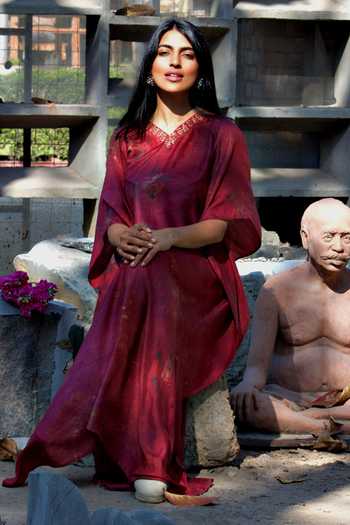 Buy Jasmine Bains Pink Silk V-neck Eco Print Mulberry Kaftan Online at Aza Fashions Buy_Jasmine Bains_Pink Silk V-neck Eco Print Mulberry Kaftan _Online_at_Aza_Fashions
