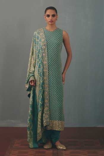 Arpita Mehta_Blue Round Neck Hand Embroidered Kurta Set _at_Aza_Fashions