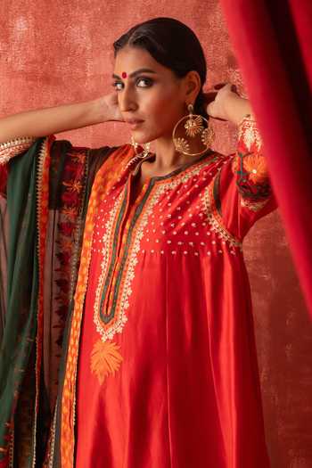 Shop Studio Rang by Swati Red Chanderi Silk, Silk, Chiffon Round Neck Laal Ishq Kurta Set Online at Aza Fashions Shop_Studio Rang by Swati_Red Chanderi Silk, Silk, Chiffon Round Neck Laal Ishq Kurta Set _Online_at_Aza_Fashions