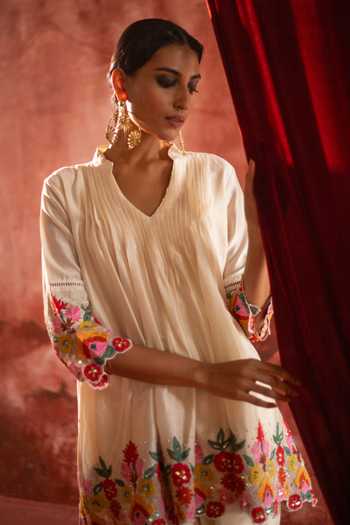 Buy Studio Rang by Swati Ivory Chanderi Silk V-neck, Yes Grandeur Masakali Kurta And Pant Set Online at Aza Fashions Buy_Studio Rang by Swati_Ivory Chanderi Silk V-neck, Yes Grandeur Masakali Kurta And Pant Set _Online_at_Aza_Fashions