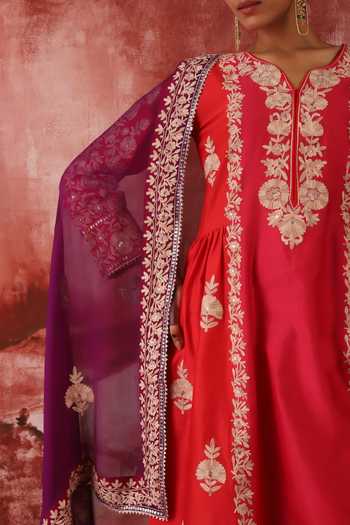Buy Studio Rang by Swati Red Chanderi Silk, Chiffon Round Neck Laal Joda Embroidered Kurta Set Online at Aza Fashions Buy_Studio Rang by Swati_Red Chanderi Silk, Chiffon Round Neck Laal Joda Embroidered Kurta Set _Online_at_Aza_Fashions
