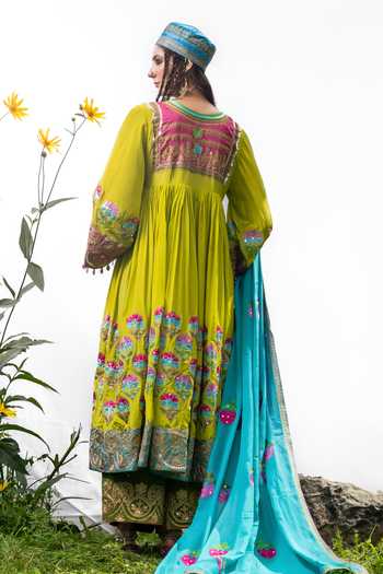 Studio Rang by Swati Pahadan Embroidered Kurta Set 